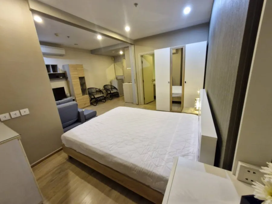 For sale/rent!! Condo Ideo Q Chula-Samyan Live luxuriously and higher than others with the highest floor with a great view. Urgent!!