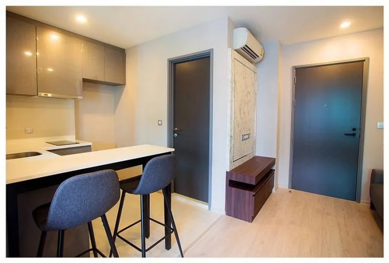Woww. Very cool. Beautiful furniture. Beautiful light. Rent it now. Rhythm Rangnam. Very worthwhile.