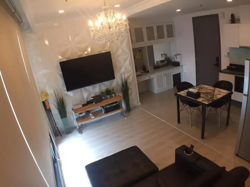 Whoever likes privacy must be in this room! For rent Quinn Condominium, corner room next to no one, fast, slow!