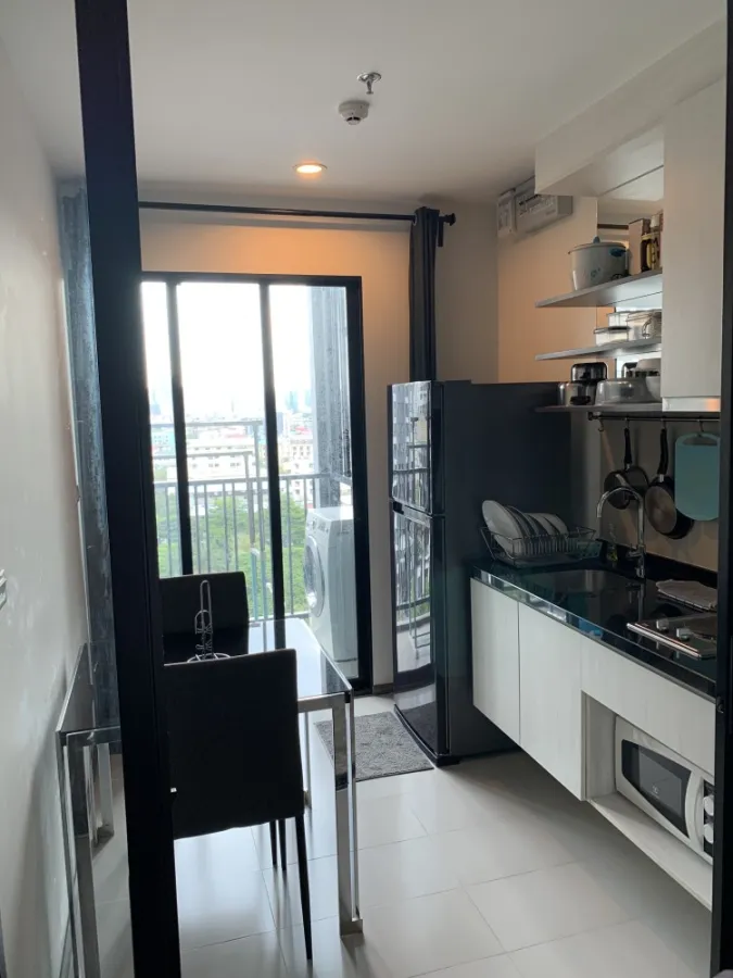Condo for sale, The Base Park East, separate rooms, fully furnished, good price, if you miss it you will regret it.
