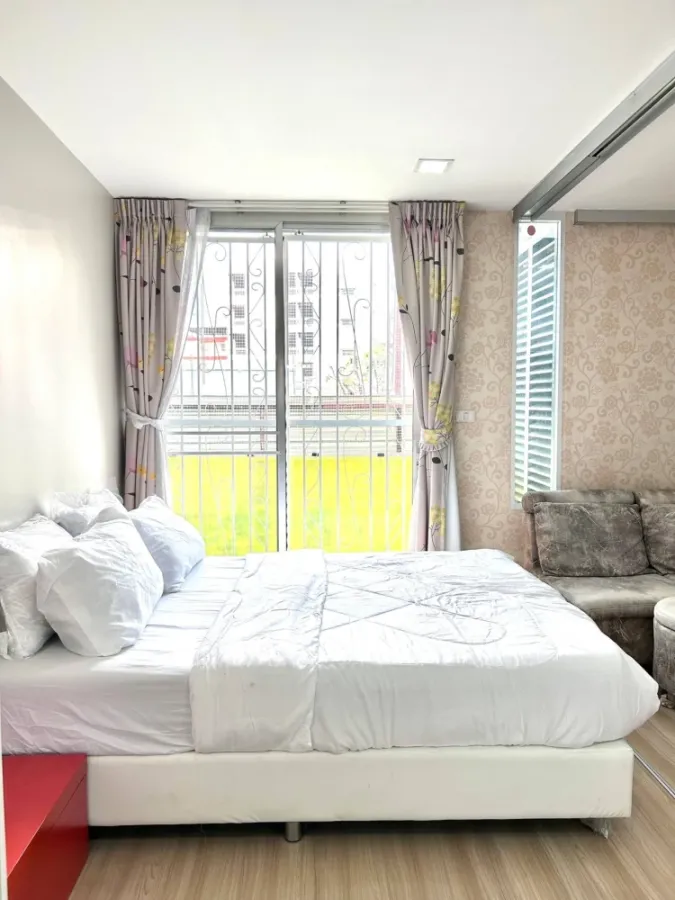Selling The Colory Vivid project, near the BTS Skytrain, convenient transportation, in the heart of the city, great value, ready to move in.