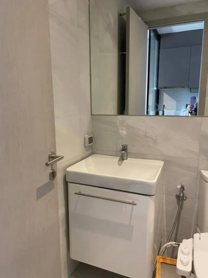For rent, Rhythm Ekkamai, high floor, good view, fully furnished room, nice to live in, divide the room into proportions, hurry up and book now, don't