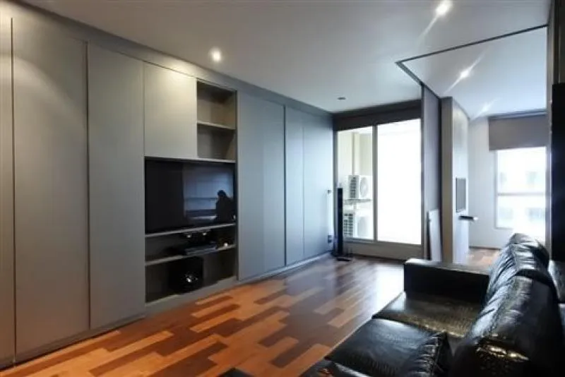 Urgent sale, The Address Sukhumvit 42 Condo, beautiful room, friendly price, fully furnished, there is a partition.