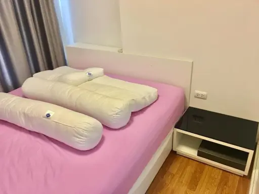 Very cheap for rent, The Trust Condo Ngamwongwan, fully furnished room, pool view Plus the best price. Move now. Don't hesitate.