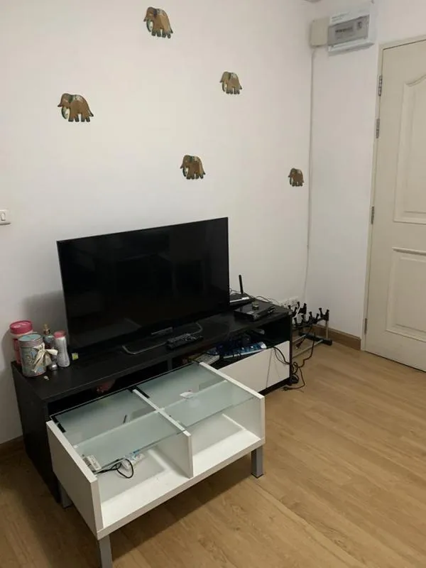 For rent, Den Vibhavadi, beautiful room, fully furnished, near shopping areas, plus at a satisfying price Hurry up to reserve now.