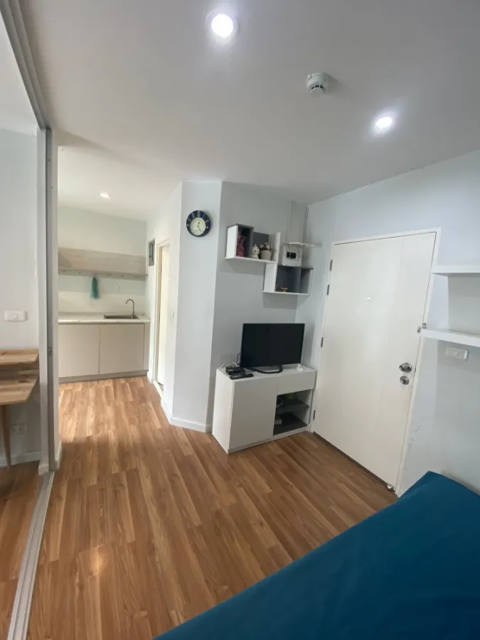 For rent V Condo Lat Krabang, good location, convenient transportation, full facilities, book now!!