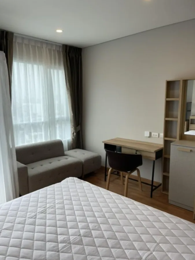 For rent, Lumpini Place Taopoon - Interchange, 24th floor, fully furnished and electrical appliances, book now.