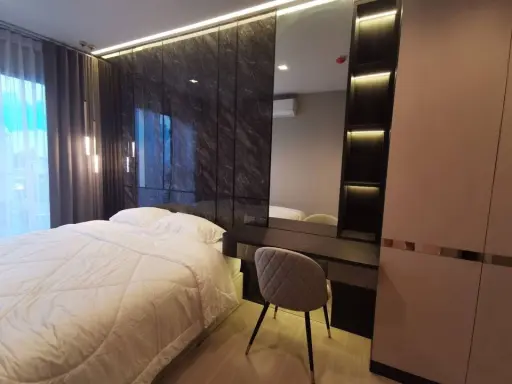 Condo for rent: Life Asoke Rama9. The room is decorated simply and elegantly, built in real wood, very good. Let me tell you, you can't miss it.