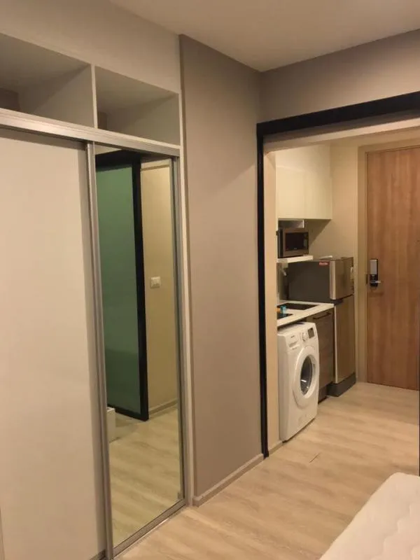 Condolette Midst Rama 9 for rent, ready to move in. Furnished and electrical appliances ready All done in one room. Hurry up.