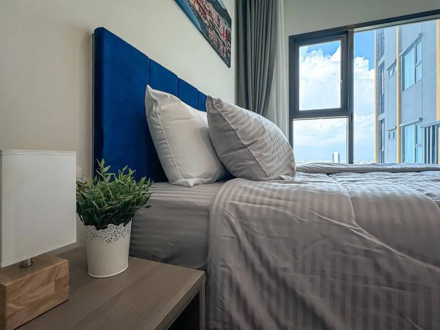 For rent: The Base Phetchaburi - Thonglor, spacious room, well-proportioned, with complete facilities. Don't wait.