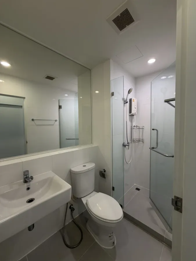 For rent: The Prodigy Phetkasem 62, corner unit, private layout, 8th floor, unobstructed city view, bright and airy, no buildings blocking the view, g