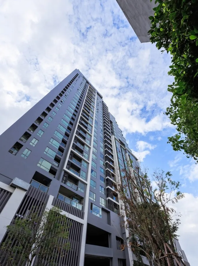 For rent H Condo Sukhumvit 43, great room number. Simply decorated, very livable, lots of usable space, book now.