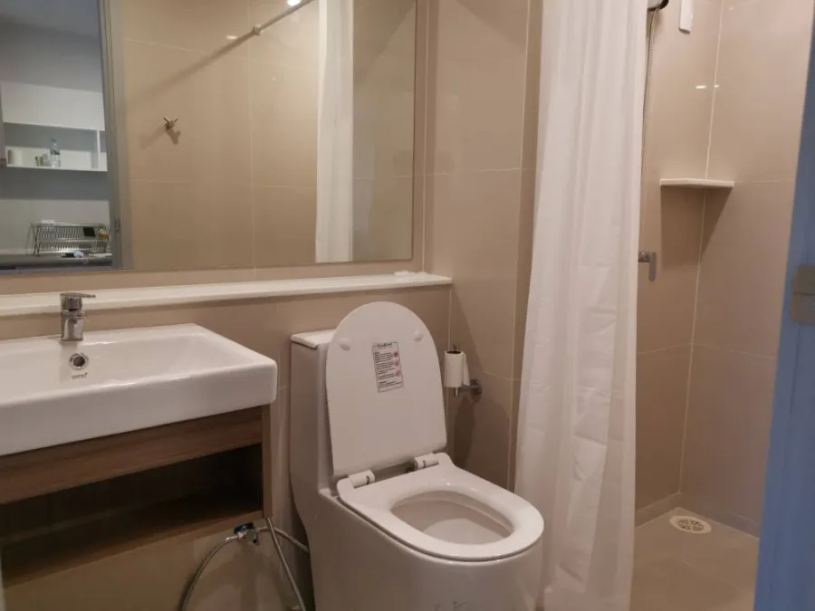 For rent Aspire Asoke-Ratchada, beautiful room, super price, great view, carry your bag, ready to move in.