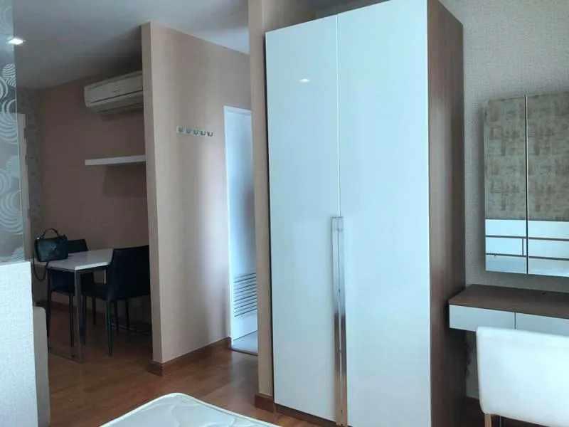 Sell immediately! Wish at Samyan, a condo in Chula area Simple room, high floor, chic view, catch your eye! Don't miss it!!!