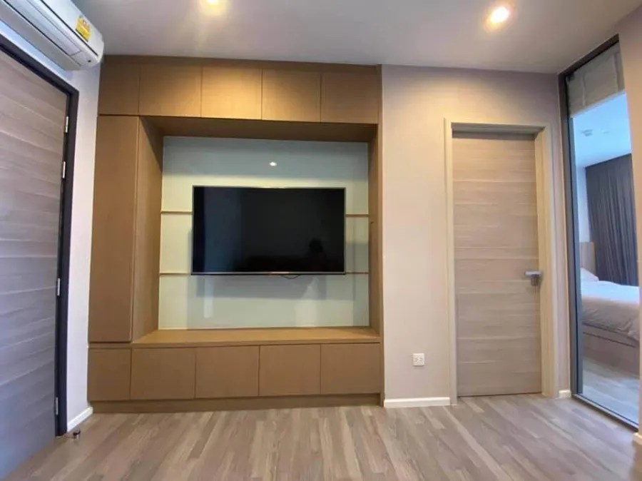 Condo for sale, rent, The Room Sathorn-St.Louis. Nice leather sofa, 16th floor, east direction. Don't wait.