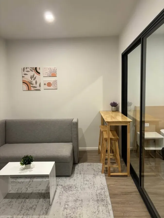 For rent: Blue Sukhumvit 89, well-separated room, great price, just bring your suitcase and move in.