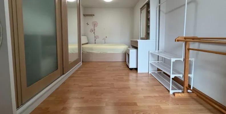 For rent: Supalai City Resort Ratchada Huaikwang, 3rd floor, fully furnished, very livable. Book now!