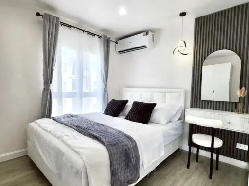 For sale: Regent Home 5 Ratchada 19. High-quality SB Design furniture. Simple and comfortable interior. A highly recommended unit!