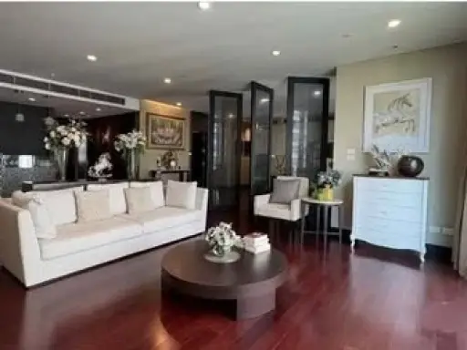 ให้เช่า The Park Chidlom ห้องใหญ่มากๆ มี 3 ห้องนอน 4 ห้องน้ำ บรรยากาศเหมือนบ้าน หิ้วกระเป๋าเข้าอยู่ได้เลย