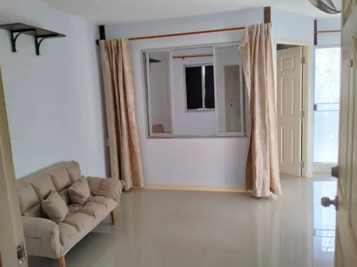 For rent, Lumpini Town Bodindecha-Ramkhamhaeng, 8th floor, fully furnished. You can just come in and stay.