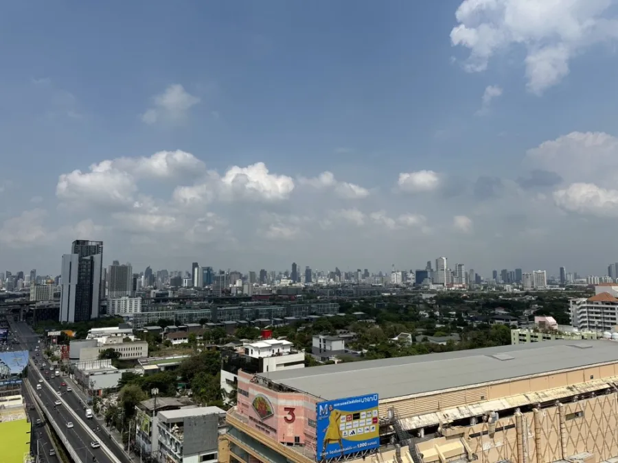 For sale: Supalai City Resort Ramkhamhaeng, corner room, spacious, facing the city, beautiful view, don't miss it.