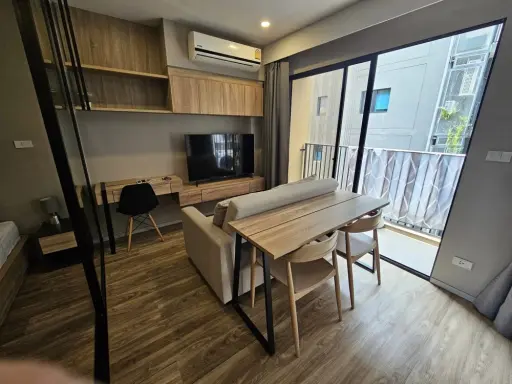 ให้เช่า Blossom Condo @ Sathorn-Charoenrat ห้องตกแต่ง Buit-In ไม้ สีอบอุ่น น่าอยุ่ จองด่วน images