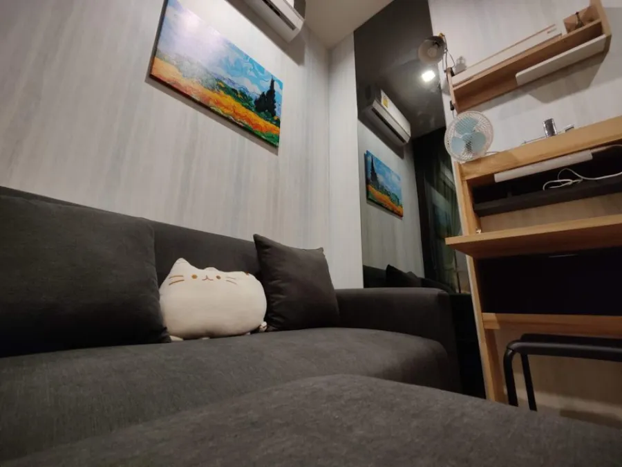 For rent M Jatujak, Building A, 18th floor, has a beautiful city view. Plus, the wall is attached to the wall around the room. Do not book, regret ins