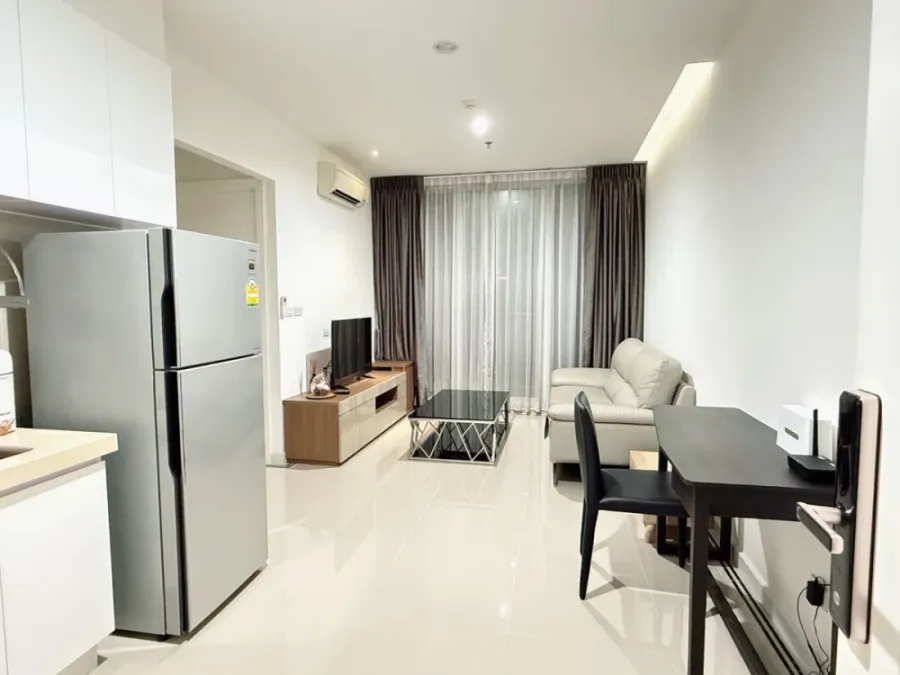 For rent: TC Green, 28th floor, spacious and comfortable room, fully furnished. Reserve now, don't miss out!