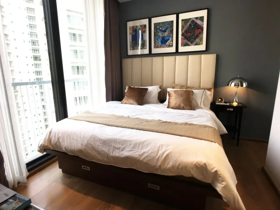 For sale, for rent, Park 24 Origin Phrom Phong. This room has a large living room, comfortable living, with quality furniture, very worth booking.
