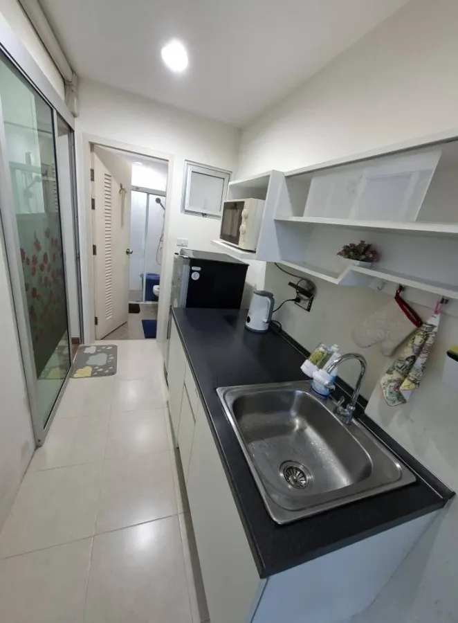 For rent: Premio Prime, Building C, 6th floor, corner room, view of houses and nearby buildings, and Kaset Nawamin Road. Reserve now!