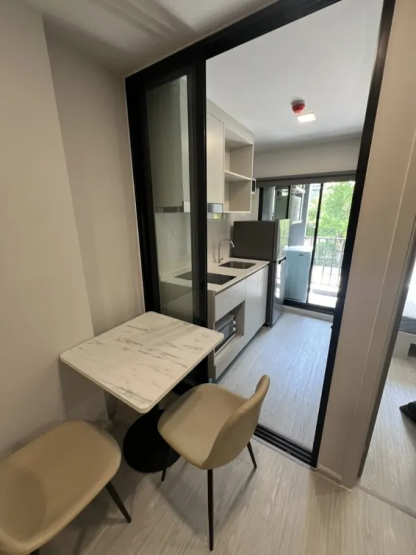 For rent Atmoz Oasis Onnut ห้อง เฟอร์นิเจอร์ตกแต่งพร้อมอยู่ เครื่องไฟฟ้าครบ ย้ายเลยจ้า อย่ารอช้า