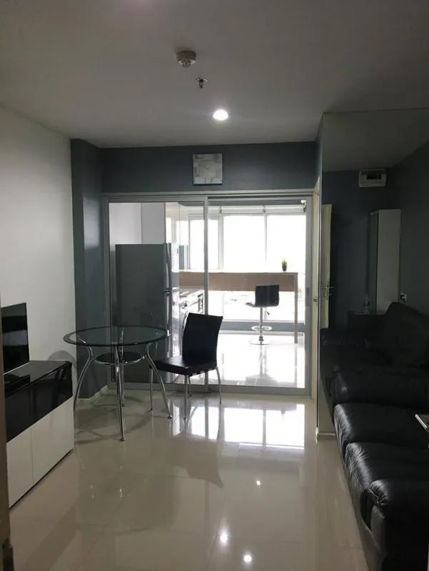 For Rent Aspire Rama9, outstanding view, sleek about night view. The most beautiful view. You have to give this room right away. Hurry up.