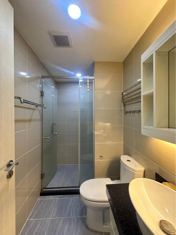 ขาย JRY Condo Rama 9 ตกแต่งด้วยเฟอร์นิเจอร์ SB ทั้งห้อง น่าอยู่มาก เดินทางสะดวกสบาย รีบจับจองเลย