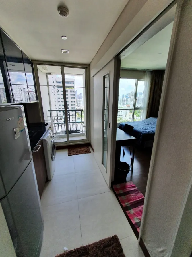 ขาย IVY Thonglor ห้องสตูดิโอ ห้องครัวแยกเป็นสัดส่วน พื้นไม้อย่างดีพร้อมเฟอร์นิเจอร์บิ้วอิน ซื้อเลย