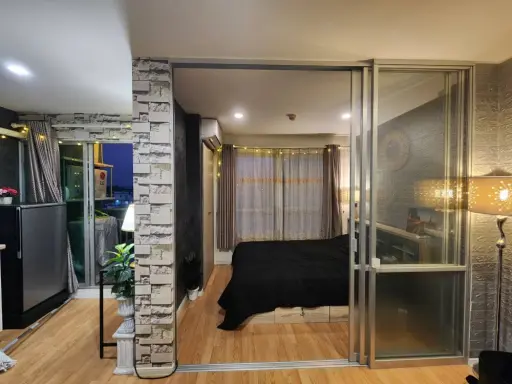 For rent, Lumpini Ville On Nut-Pattanakarn, partition room, fully furnished, ready to move in immediately. Hurry up and book now. Don't miss it.