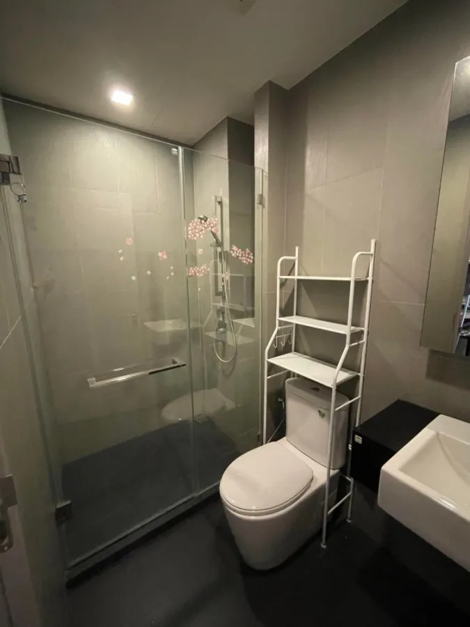 For sale/rent Whizdom Avenue Ratchada-Ladprao, wide balcony, north, good room position. Fully furnished, book now