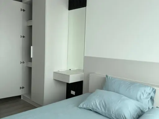 For rent: Regent Home Wutthakat, high floor unit, great ventilation, beautiful city view. Book now, this price is hard to find!