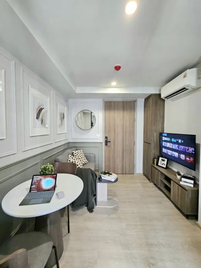 For rent: Nue Cross Khu Khot Station, 5th floor, pool view, beautiful room, fully furnished, nice to live in, book now.