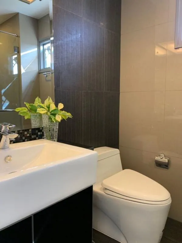 Condo for sale, The Crest Sukhumvit 34, 22nd floor, beautiful view, 2 bedrooms, easy to travel, near the BTS, do not miss!