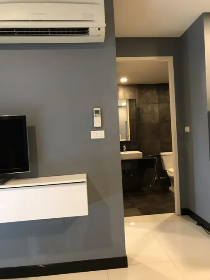 For rent: Voque Sukhumvit 16, 7th floor, nice room, fully furnished, book now, hurry!