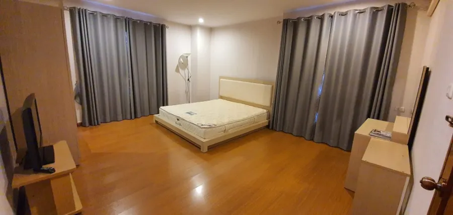 ขาย คอนโด กลางกรุง รีสอร์ท ชั้น 6 ห้องกว้างสุดๆ โซฟาใหญ่มาก น่านั่งสุดๆ ตกแต่งพร้อมเข้าอยู่ จองเลย