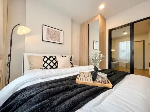 For rent Chewathai Pinklao, nice decorated room. Comes with amenities, good price, hurry and reserve now.