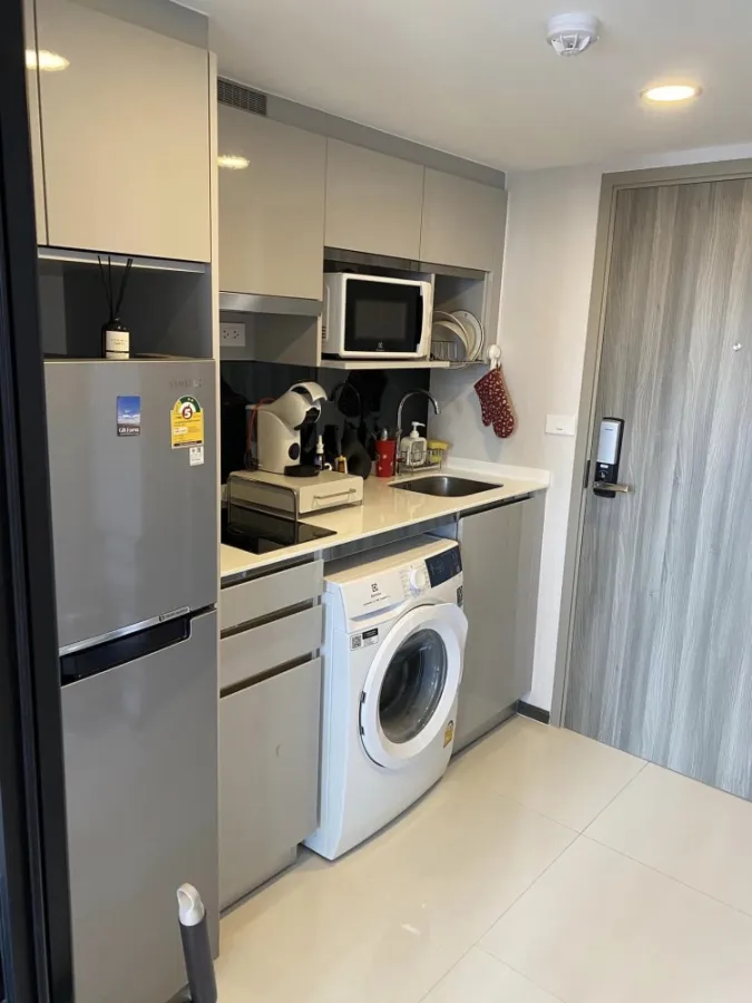 Selling condo rental, Night Bridge, Space, Ratchayothin, Double Space, a high view of the city.