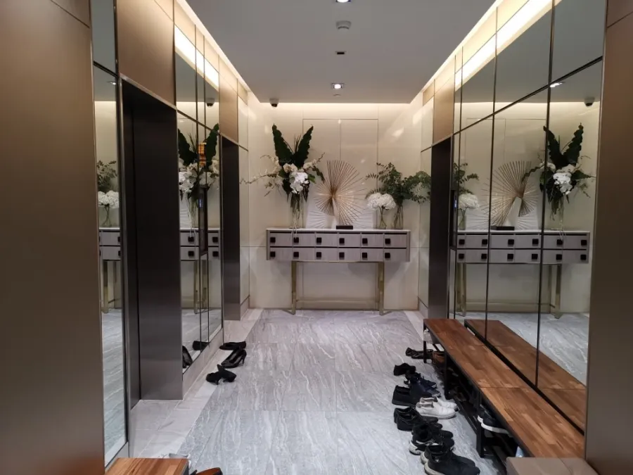 For rent, 28 Chidlom, 16th floor, beautiful room, luxurious decoration, well furnished, I can say that it's very nice to live in. Book now.