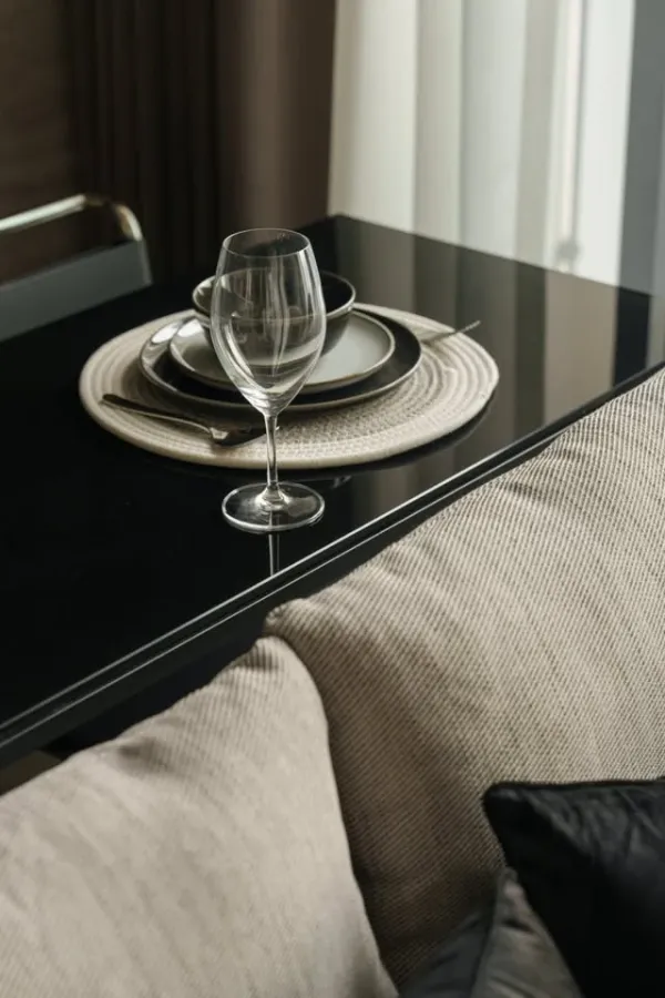 For rent: The Esse Asoke. A perfect blend of modern living and stunning built-in furnishings. You won't be disappointed after booking!