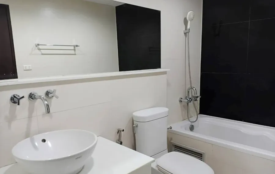 For rent: The Address Sukhumvit 42, 1 bedroom, 1 bathroom, spacious living area, fully furnished and equipped with amenities. Don't miss out!
