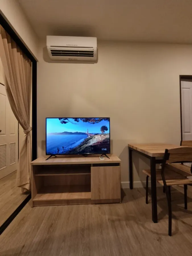 For rent: The Sky Sukhumvit, 8th floor, fully furnished, nice room, interested in booking now, don't miss out!