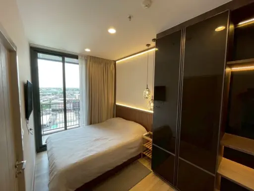 For rent: Oka Haus Sukhumvit 36, a lovely room, decorated in a cool theme, fully furnished, with a beautiful city view. Reserve now!