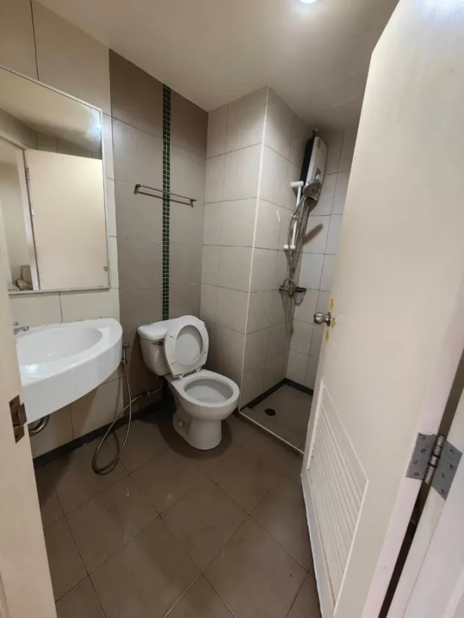 For rent: Lumpini Condo Town Ramintra – Nawamin, 7th floor. A lovely unit with complete furnishings.