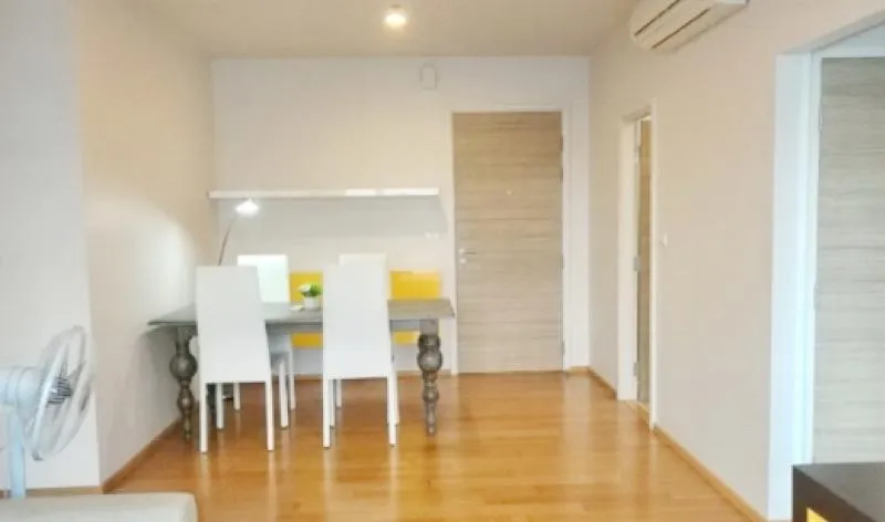 เพิ่มความสดชื่นให้กับชีวิตที่คอนโด Hive Taksin หัองที่โทนสีสะอาดตา มองที่ไรก็น่ามาพักผ่อน ปล่อยเช่า